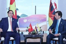 El primer ministro de Vietnam, Pham Minh Chinh, con el sultán Haji Hassanal Bolkiah de Brunei. (Foto: VNA)