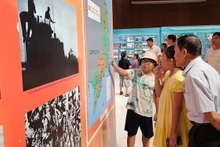 En la exposición. 