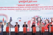 El presidente de Asamblea Nacional, Vuong Dinh Hue, asiste al acto de inauguración de la ruta Ciudad Ho Chi Minh-Yakarta. (Foto: VNA)