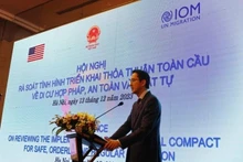 El viceministro de Relaciones Exteriores de Vietnam Do Hung Viet habla en el evento. (Foto: VNA)