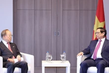 El primer ministro de Vietnam, Pham Minh Chinh, y el líder del grupo CJ, Sohn Kyung Sik. (Foto: VNA)