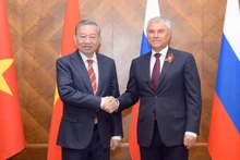 El secretario general del Partido Comunista de Vietnam, To Lam (derecha), y el presidente de la Duma Estatal de Rusia, Vyacheslav Volodin (Foto: VNA)