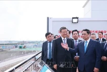 El primer ministro de Vietnam, Pham Minh Chinh, visita la Nueva Área de Xiong'an, en la provincia china de Hebei. (Fuente:VNA)