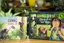 El libro "Chang, oso salvaje", versión vietnamita y “Saving Sorya: Chang and the Sun Bear”, versión en inglés. (Foto: Cortesía de la editorial Kim Dong)