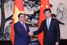 El primer ministro vietnamita, Pham Minh Chinh, se reunió en Beijing con Wang Huning, miembro permanente del Buró Político del Comité Central del Partido Comunista de China (PCCh) y presidente del Comité Nacional de la Conferencia Consultiva Política del Pueblo Chino. (Fuente: VNA)