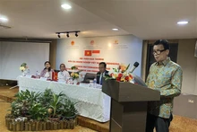 El embajador de Vietnam en Indonesia, Ta Van Thong, habla en el seminario. (Foto: VNA)