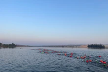 En la competencia de natación. 