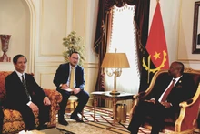 El ministro de Educación y Formación de Vietnam, Nguyen Kim Son, realiza una visita de cortesía a Américo António Cuononoca, vicepresidente permanente de la Asamblea Nacional de Angola. (Foto: cand.com.vn)