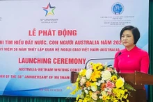 La vicepresidenta de la Unión de Organizaciones de Amistad de Hanói, Tran Thi Phuong, interviene en el evento. (Fotografía: VNA)