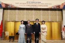 El presidente de Vietnam, Vo Van Thuong, y su esposa, el príncipe heredero Akishino y la princesa heredera Kiko, en la cita. (Foto: VNA)