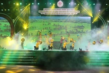Espectáculo artístico en la inauguración de la Semana de Cultura, Turismo y Gastronomía de la región sureña. 