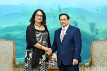 El primer ministro Pham Minh Chinh recibe a la ministra brasileña de Ciencia, Tecnología e Innovación, Luciana Santos.