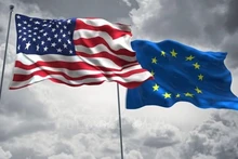 Banderas de la UE y EE.UU. (Foto: USEU.usmission.gov/TTXVN)