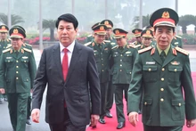 [Foto] Presidente vietnamita sostiene reunión de trabajo con Ministerio de Defensa 