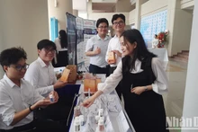La Universidad Nacional de Ciudad Ho Chi Minh presenta casi 200 productos científicos, tecnológicos e innovadores en la exposición.