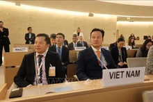 El embajador Mai Phan Dung (derecha), jefe de la representación de Vietnam en Ginebra, asiste a la ceremonia de apertura del 58º período de sesiones del Consejo de Derechos Humanos de la ONU. (Foto: VNA)