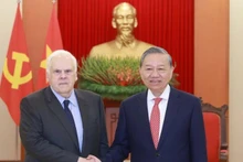 [Foto] Líder partidista vietnamita recibe al fundador y presidente ejecutivo de corporación FedEx
