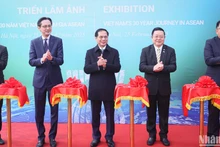 [Foto] Inauguran exposición sobre 30 años de Vietnam como miembro de la Asean