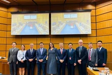 La delegación vietnamita y representantes de la UNODC y la delegación europea. (Foto: Nhan Dan)