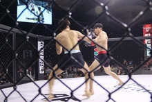 El combate entre Quang Van Minh (Vietnam) y Park Yeong Jun (Corea del Sur). (Foto: VNA)