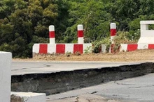 La carretera está dañada por el terremoto en Myanmar. (Foto: VNA)