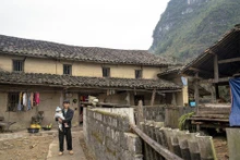 Una casa de “trinh tuong” de tierra en la comuna de Pho Bang, distrito de Dong Van, provincia de Ha Giang. (Foto: VNA)