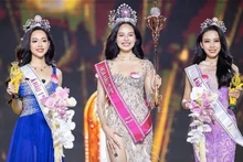 Huynh Thi Thanh Thuy (centro) se corona Miss Vietnam 2022. (Fotografía: VNA)