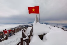 En la cima de la montaña Fansipan. (Fotografía: VNA)