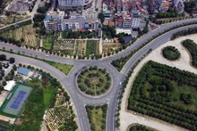 La intersección de tráfico que conecta la calle Au Co con el puente Nhat Tan en el distrito de Tay Ho. (Fotografía: VNA)