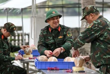 [Foto] Realizan en Hanói preparativos para lanzamiento pirotécnico por Nochevieja lunar