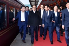 [Foto] Premier vietnamita felicita al personal del sector ferroviario por el Año Nuevo Lunar