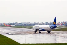 Suspenden temporalmente las operaciones en el Aeropuerto Internacional de Da Nang debido a la tormenta TRAMI. (Foto: VNA)