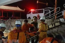 Rescatan a un tripulante de barco extranjero accidentado en el mar. (Fotografía: VNA)