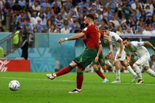 Bruno Fernandes se convierte en el héroe de Portugal con un doblete ante Uruguay. (Fotografía: Reuters)