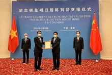 La entrega se efectúa en presencia del embajador de Hanói en Pekín, Pham Sao Mai, y del secretario del Comité del Partido Comunista de China en Yunnan, Wang Ning. 