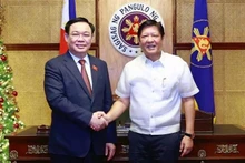El presidente de la Asamblea Nacional, Vuong Dinh Hue, (izq.) y el presidente de Filipinas, Ferdinand Romualdez Marcos. (Fotografía: VNA)