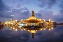 La estatua de Buda Tay Bo Da Son tiene una altura de 72 metros y se decora exquisitamente. (Fotografía: VNA)