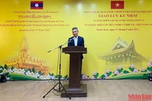 El cónsul general de Vietnam en Khon Kaen, Chu Duc Dung, habla en el evento. 