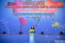 La secretaria de la filial de la Unión de Jóvenes Comunistas Ho Chi Minh en Hanói, Chu Hong Minh, habla en el evento. 