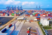 El superávit comercial entre Vietnam y Europa y América se estima en 125 mil millones de dólares en 2023. (Foto: VNA)