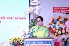 Ariandne Feo Labrada, cónsul general de Cuba en Ciudad Ho Chi Minh, interviene en la cita. (Foto: VNA)