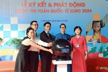 Los delegados realizan la ceremonia de inauguración del concurso. (Foto: qdnd.vn)