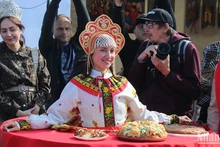 Presentan platos tradicionales en el evento.