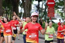 El evento tiene como objetivo desarrollar el movimiento de práctica deportiva y mejorar la salud de la comunidad. (Foto: VNA)