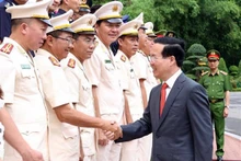 El presidente vietnamita, Vo Van Thuong, elogió a 140 colectivos e individuos destacados en el movimiento nacional de lucha contra las drogas. (Foto: VNA)