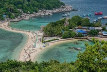 Turistas en la isla de Koh Nang Yuan. (Foto: Revista Tailandia)