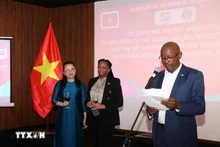 José António Alberto Matsinhe, director de la Dirección de Asia y Oceanía del Ministerio de Asuntos Exteriores y Cooperación de Mozambique, pronuncia su discurso. (Foto. VNA)