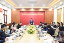 El primer ministro Pham Minh Chinh habla en la reunión. (Foto: Nhan Dan)