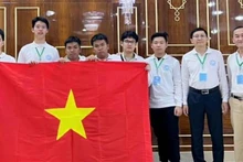 Los alumnos vietnamitas que asistieron a la segunda Olimpiada Internacional de Matemáticas para Estudiantes de Secundaria, celebrada en Turkmenistán del 21 al 26 de abril (Foto: VNA)