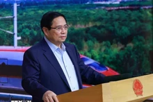 El primer ministro de Vietnam, Pham Minh Chinh, habla en la reunión. (Foto: VNA)
